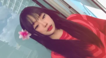 낡은 자신의 집에서 샤워하고 자위하는 일상을 공유