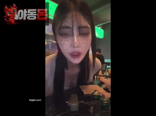 소주 3병에 맛간 윤공주 술집 화장실에서 옴줌싸며 쑤셔대기