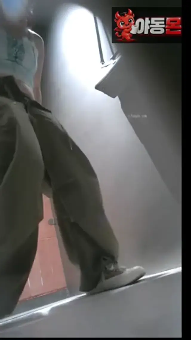 여자 화장실 보댕이 얼굴 직캠 몰카 (4)