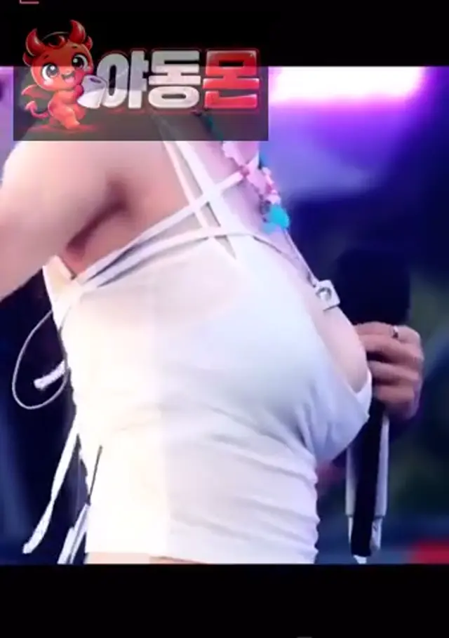 김지원 젖꼭지 노출