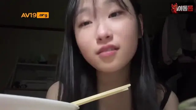 집에서 방송하는 고딩년 자위