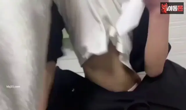 집에서 가만히 냅두지 않는 남친