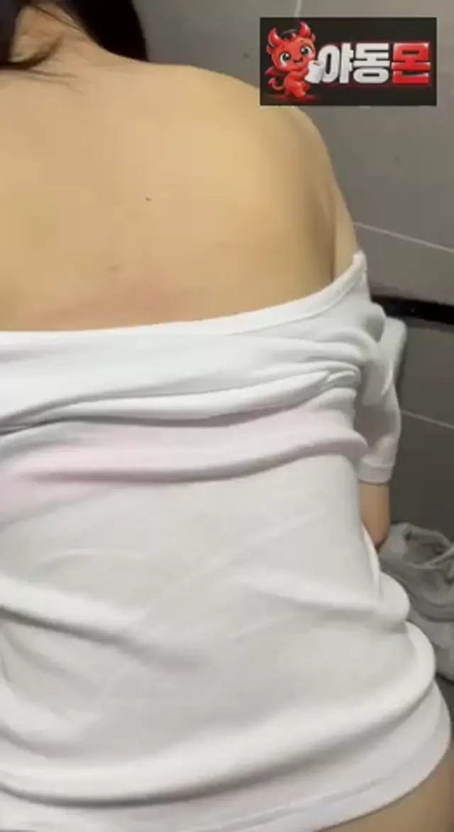 뒤치기녀 (2)