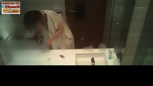 화장 지우는 모델 화장실 브이로그 캠