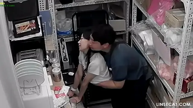 초강추작!! 사장님과 사귀는 이쁜 알바생