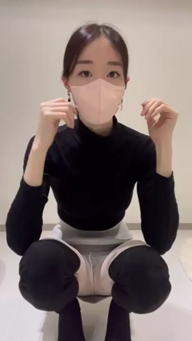오빠와 데이트 하려고 다 입었는데. (+흰색 스타킹)