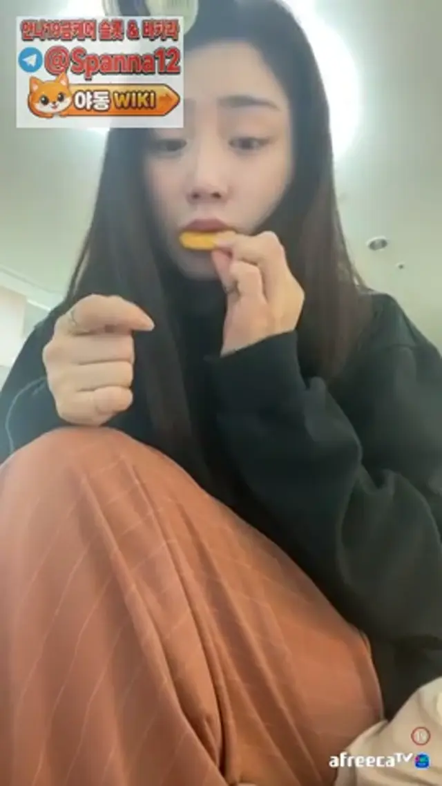 상의 탈의 하다가 젖탱이 노출(53초경)