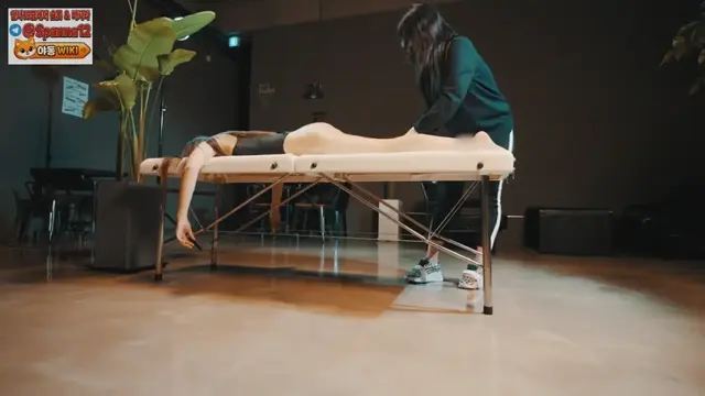 여성이 여성에게 받는 오마이갓 마사지