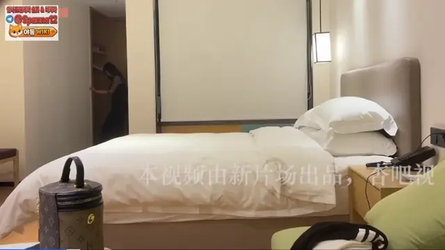 한글로 쇄골에 문신한 중궈런
