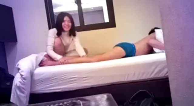 마사지도 해주는 착한 여자친구