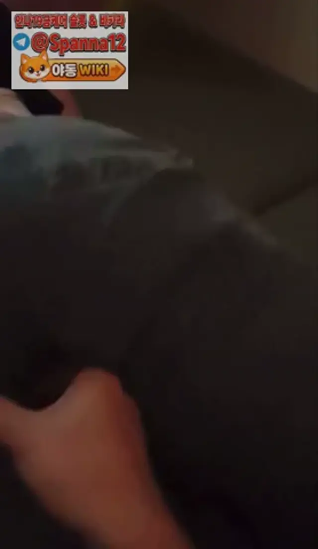 룸카페에서 여사친 괴롭히기