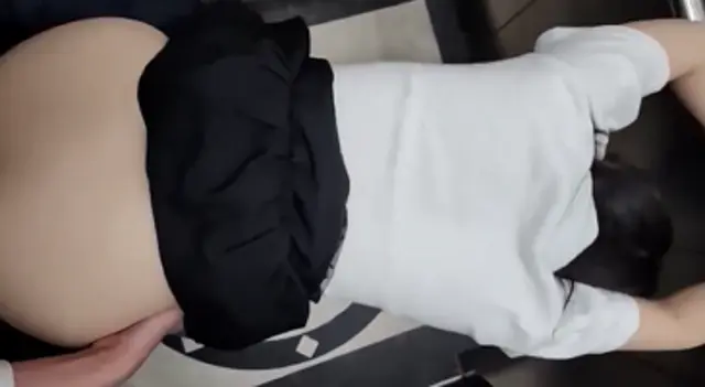 엘베에서 떡치는 정신병자 커플