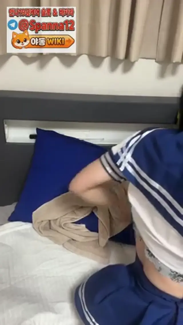인스타 쥣고 보지노출 탈의 가슴노출 (2)