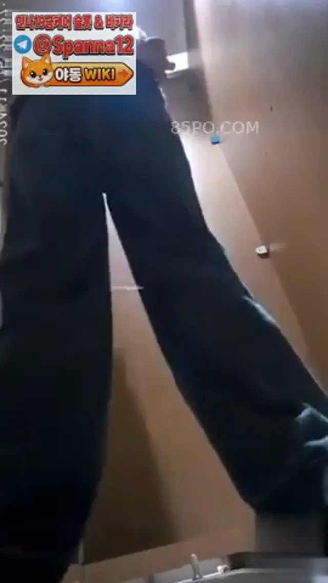 여자 화장실 몰카 다양한 보지구경 (2)