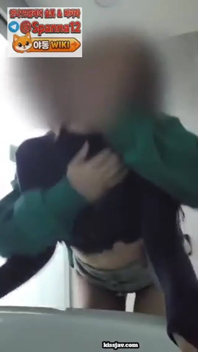 걸림 좆됨!! 학교내 여자화장실 커플 섹스