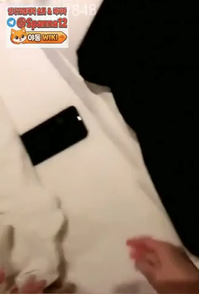 어린 짱깨여친 이것저것 가르키면서