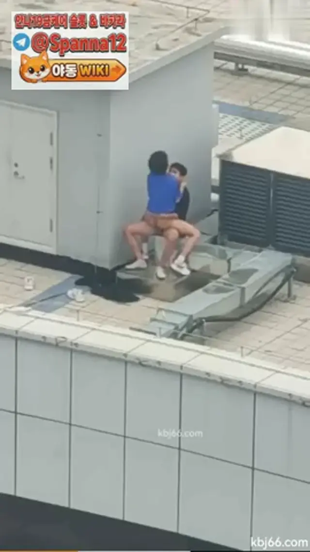 점심시간 여친 옥상으로 불러서 숏타임 뛰는 커플